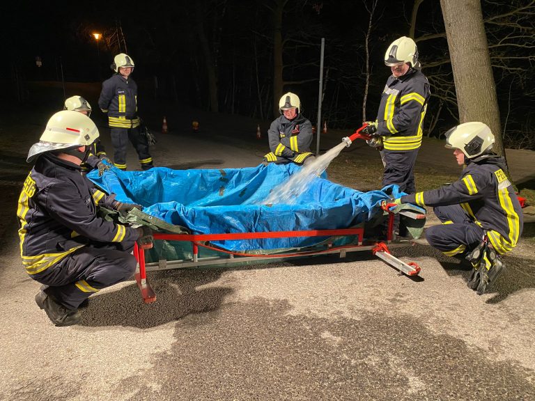 Offener Löschwasserbehälter für Feuerwehr und mobile Wasserversorgung