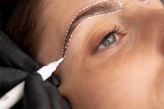 Brow Lifting in Wien und seine Vorteile für die Augenbrauen