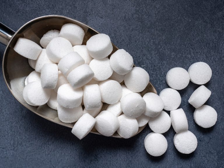 Salztabletten für die Wasserenthärtung: Wie AQUA PRO mit 99,9 % NaCl für zuverlässigen Anlagenschutz und bessere Wasserqualität sorgt