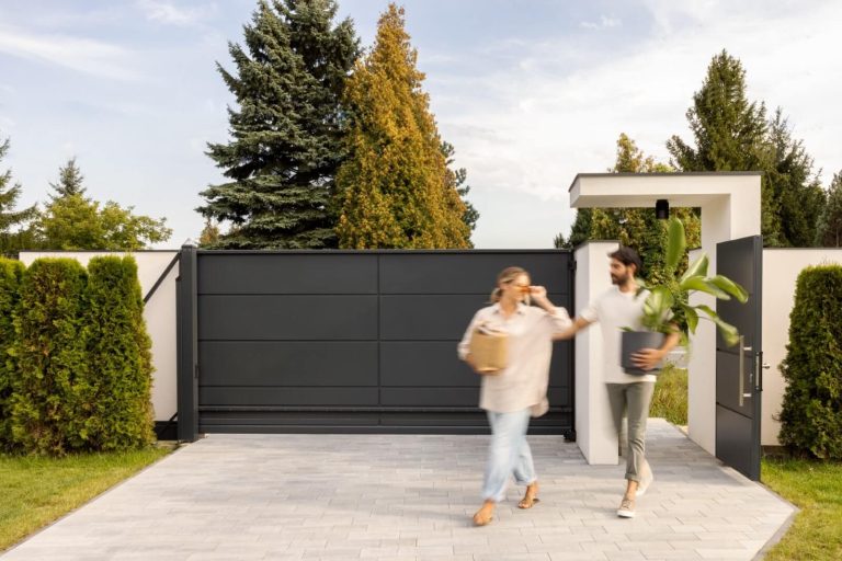 Fassadentore mit individueller Verkleidung: Gestaltungsmöglichkeiten für moderne Bauprojekte
